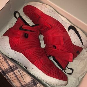 Lebron soldier 11’s